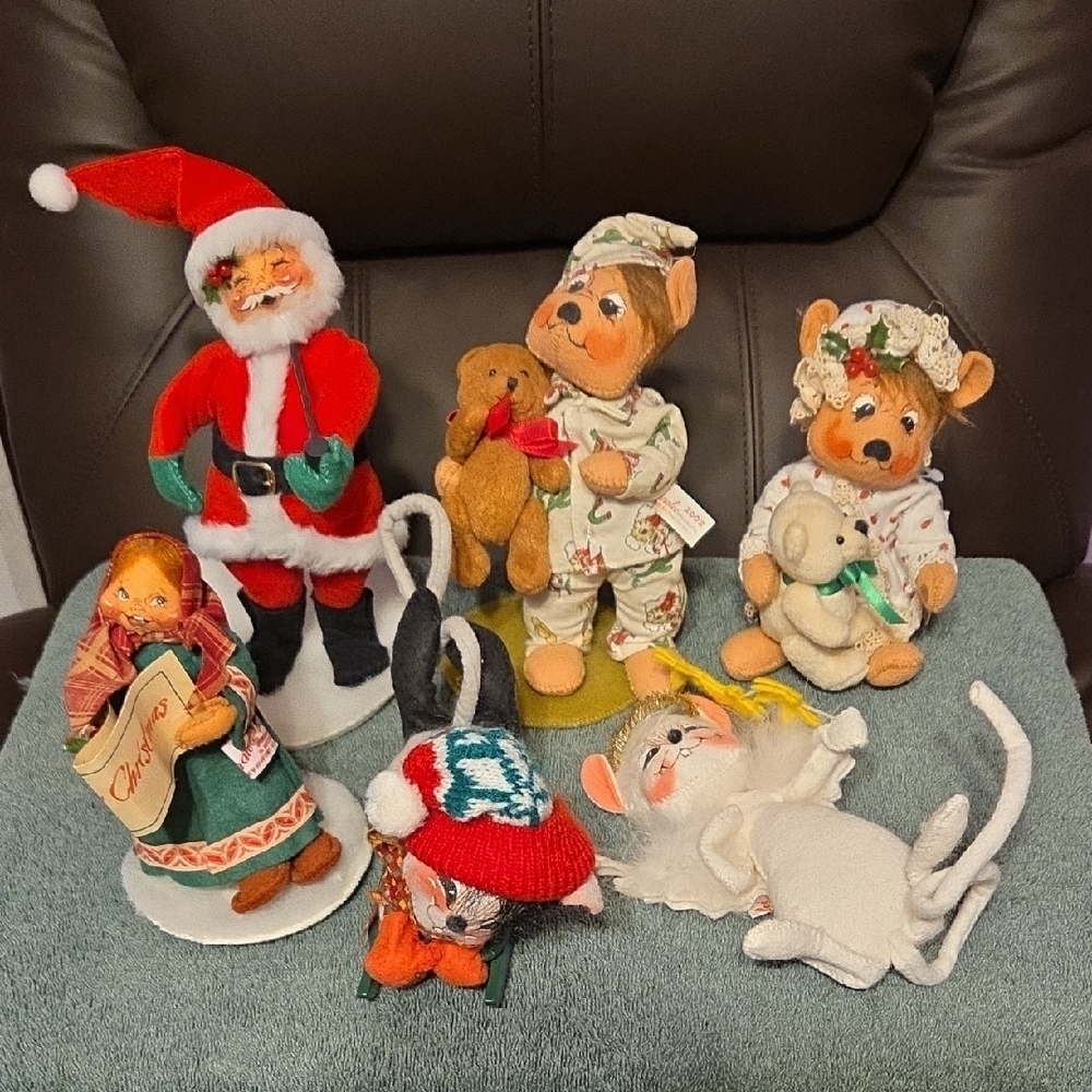6 Annalee Christmas Doll Collection